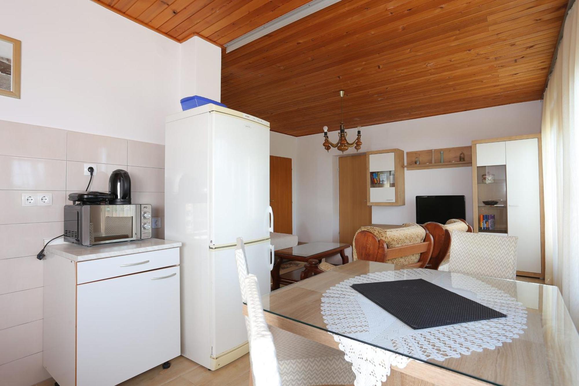 Apartments And Rooms With Parking Space Tucepi, Makarska - 5263 Bilik gambar