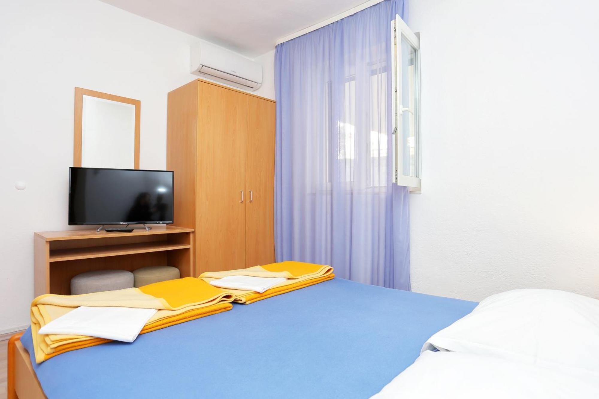 Apartments And Rooms With Parking Space Tucepi, Makarska - 5263 Bilik gambar